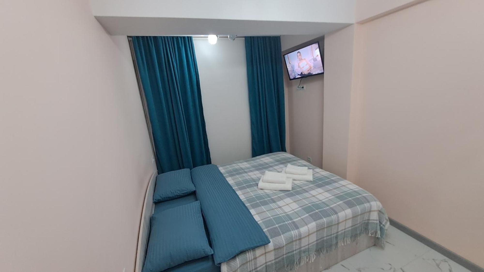 Airport 24&24 Car Parking Daire *