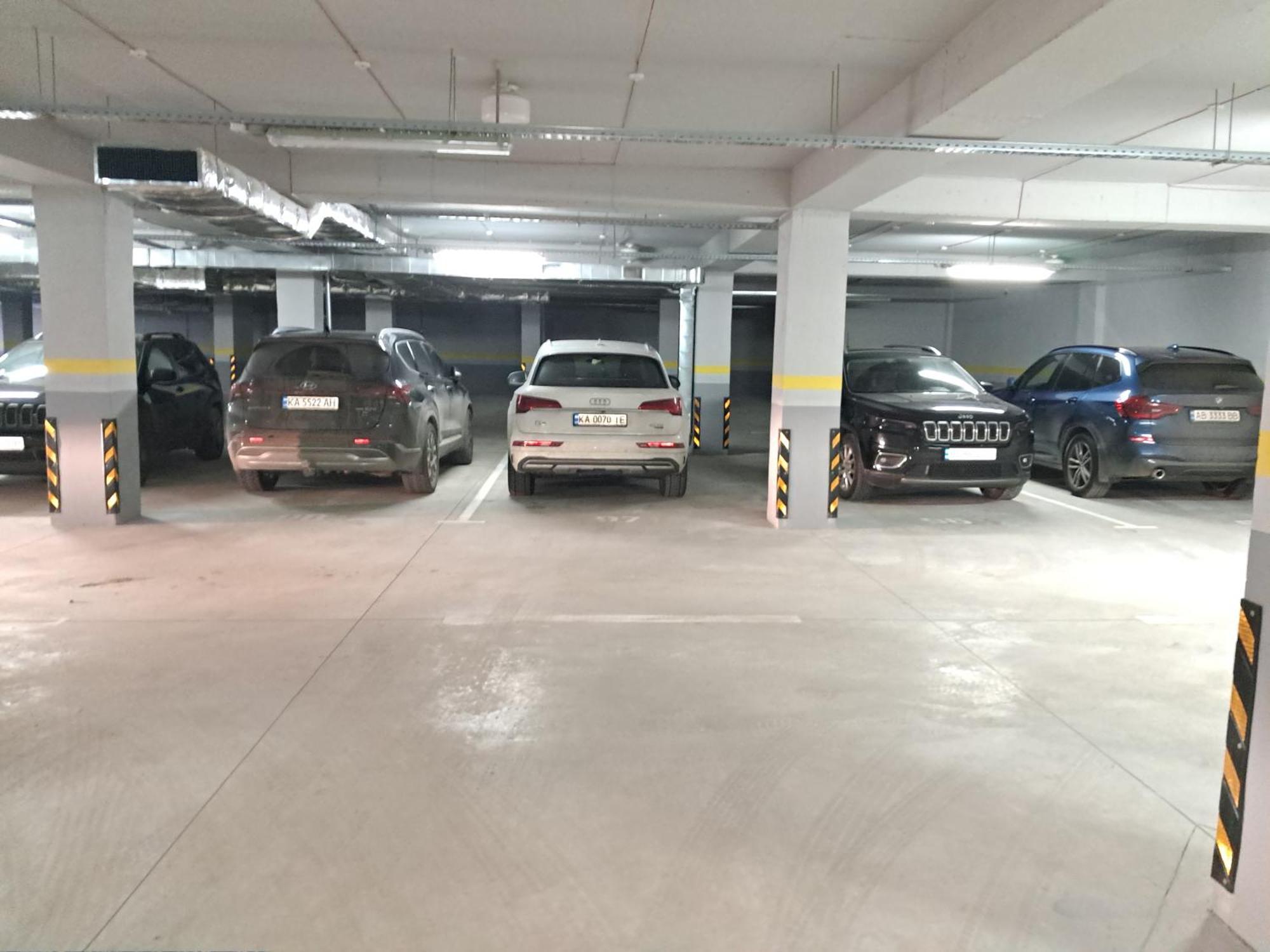 Airport 24&24 Car Parking Daire