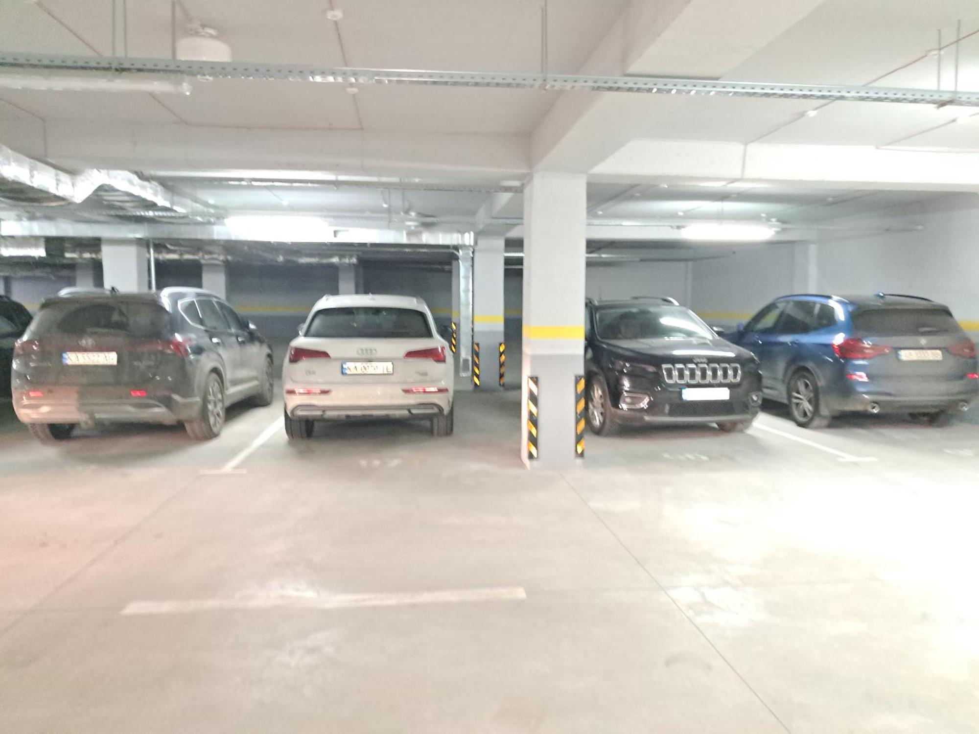 Airport 24&24 Car Parking * Kişinev