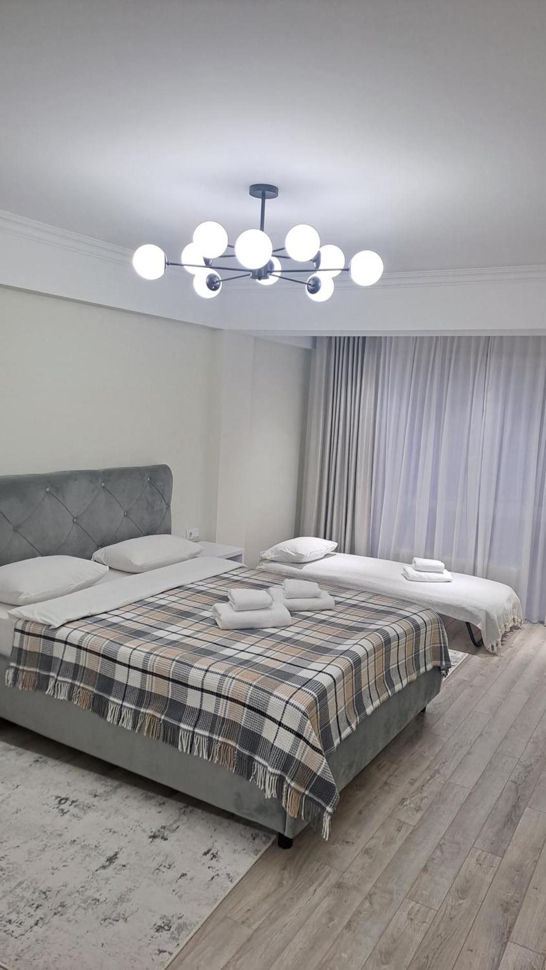 Airport 24&24 Car Parking Apartment