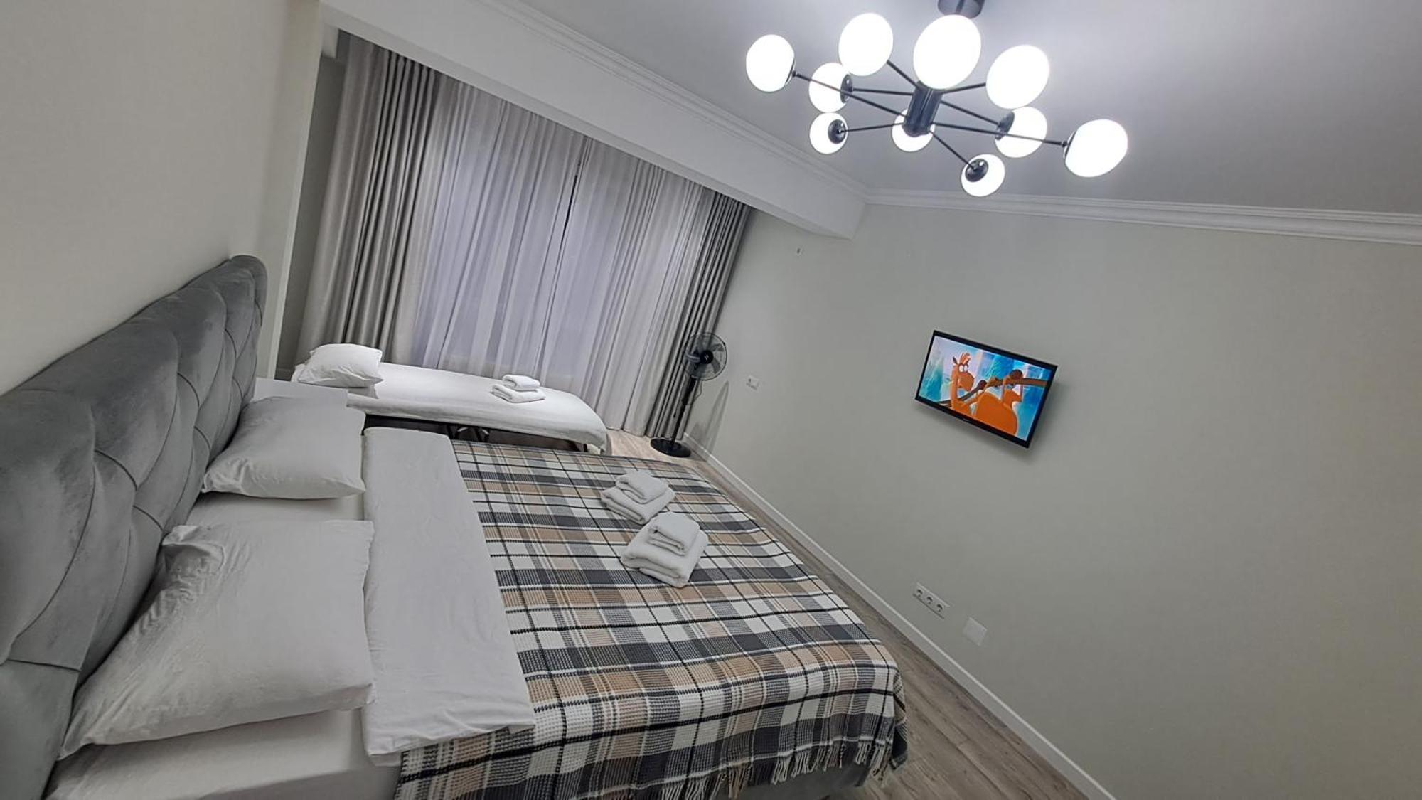 Airport 24&24 Car Parking Apartment *