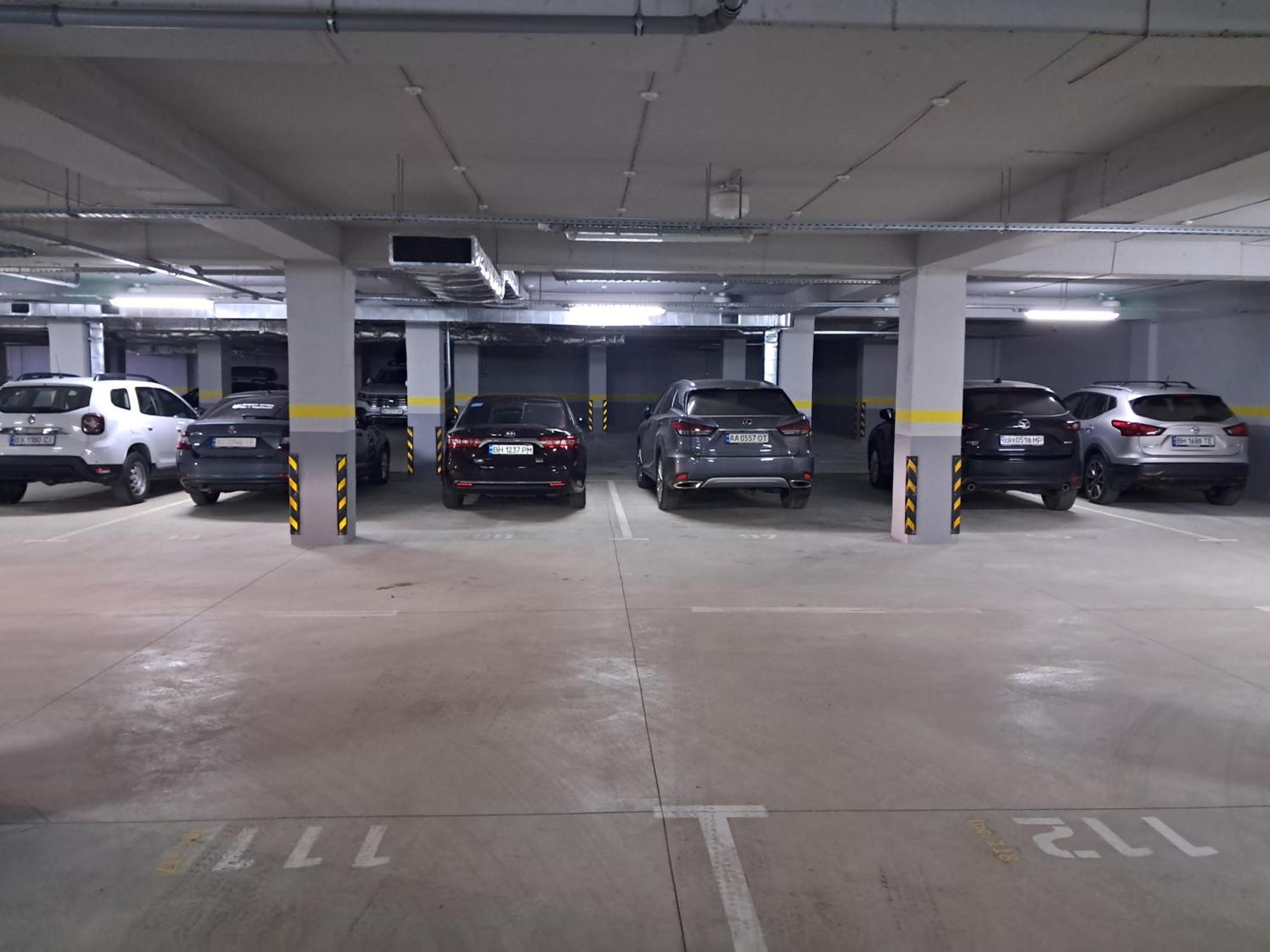 Airport 24&24 Car Parking Daire Kişinev