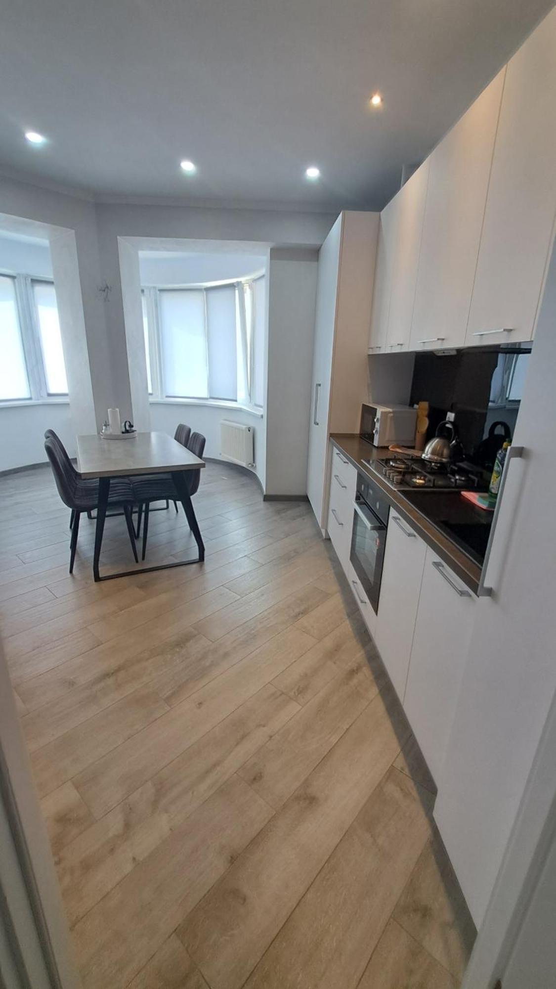 Airport 24&24 Car Parking Apartment