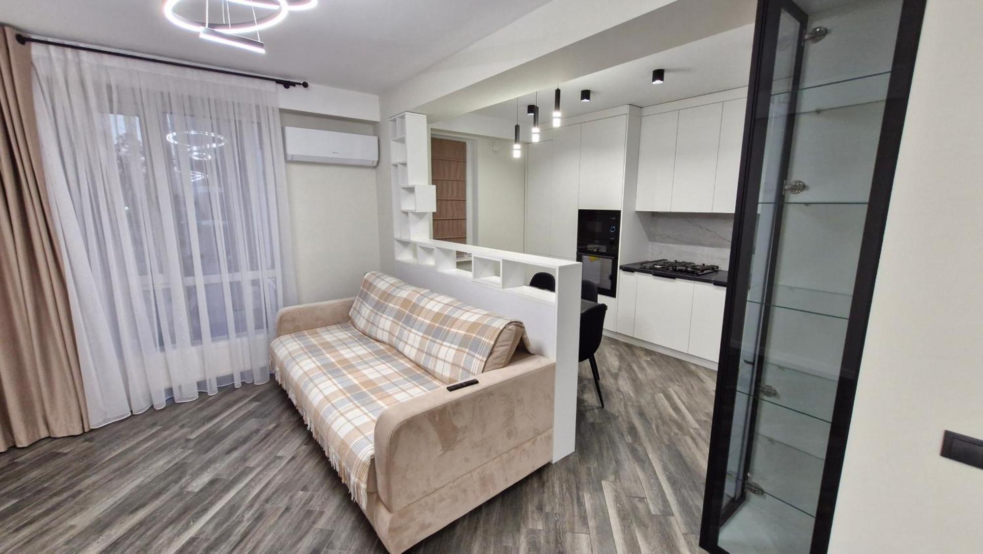 Airport 24&24 Car Parking Daire Kişinev