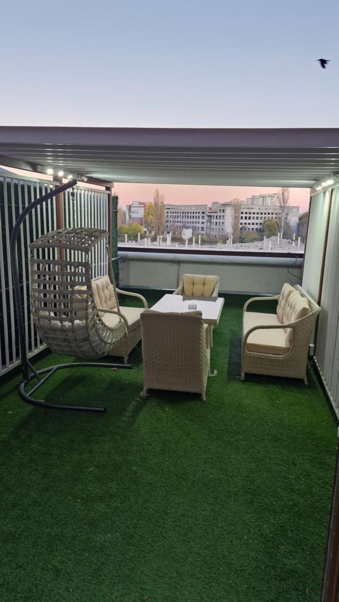 Airport 24&24 Car Parking Daire Kişinev