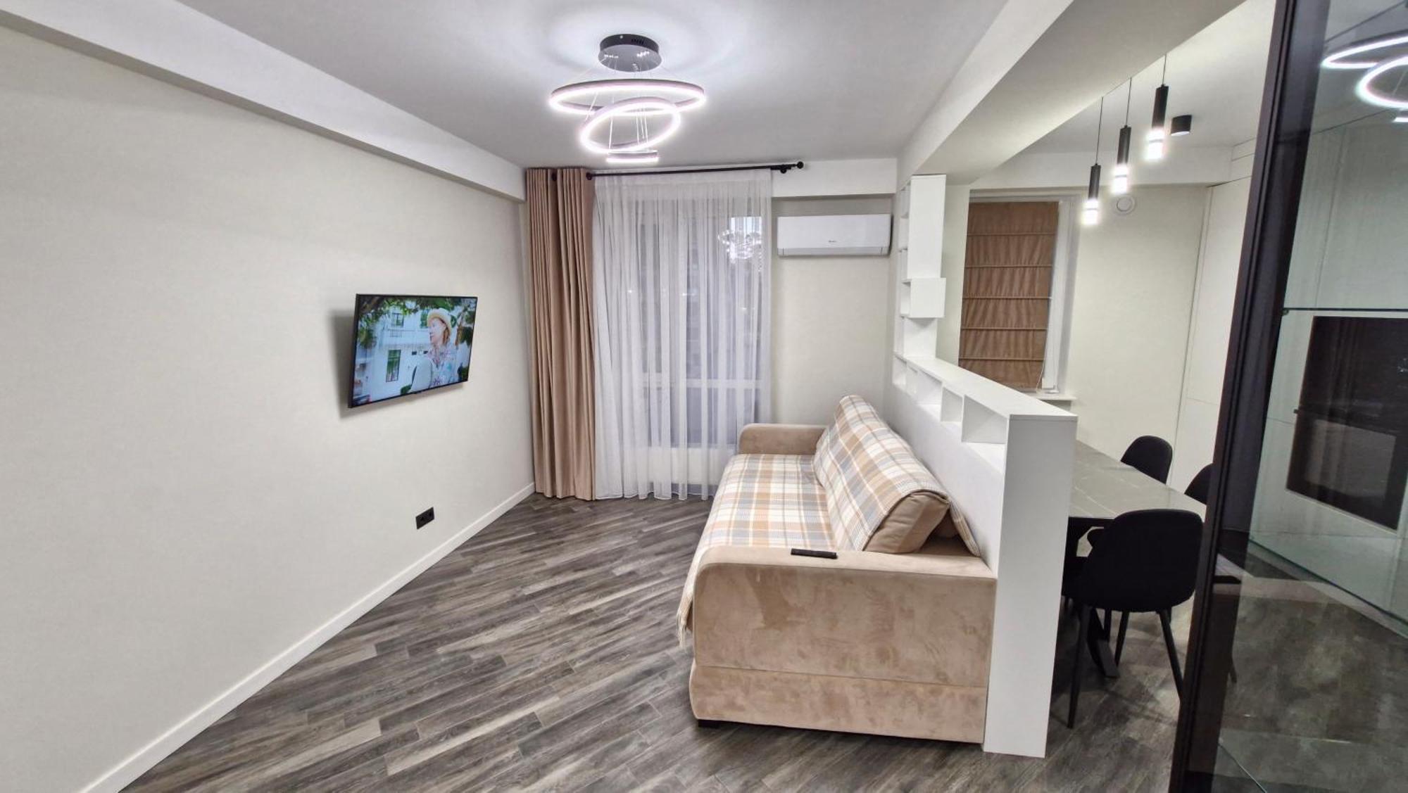 Airport 24&24 Car Parking Daire *