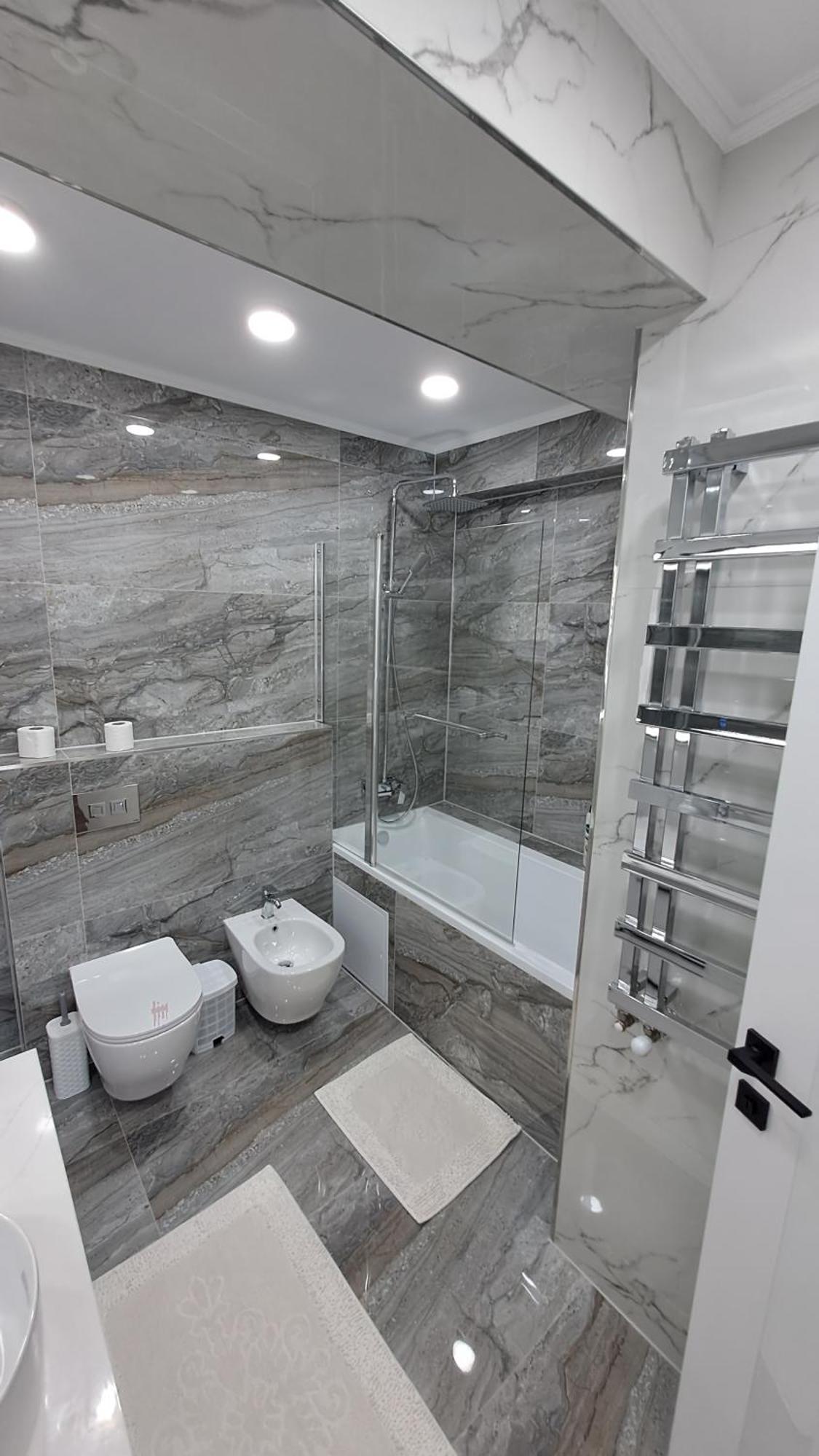 Airport 24&24 Car Parking Apartment