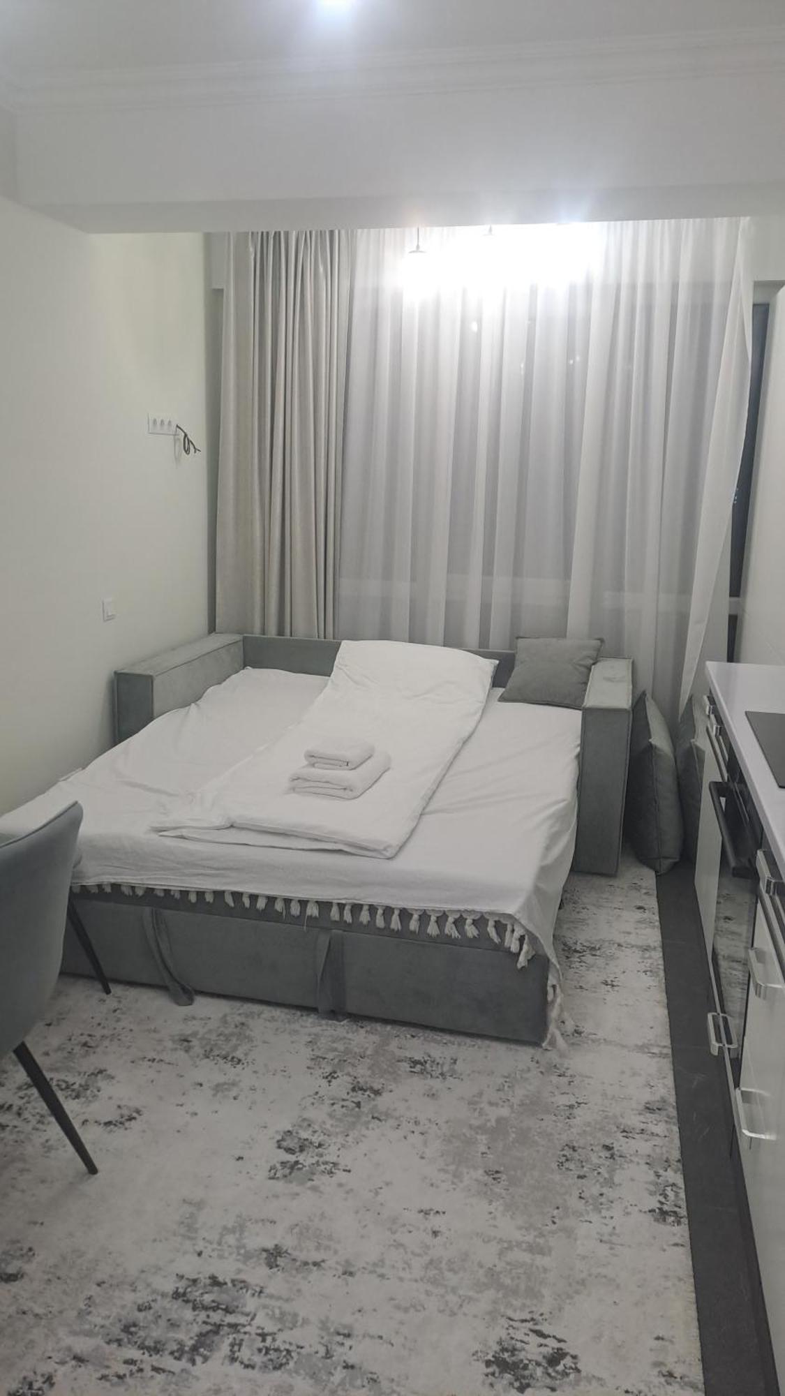 Airport 24&24 Car Parking Apartment Kischinau