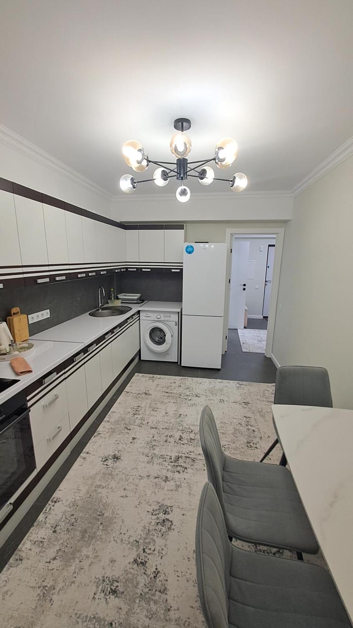 Airport 24&24 Car Parking Apartment
