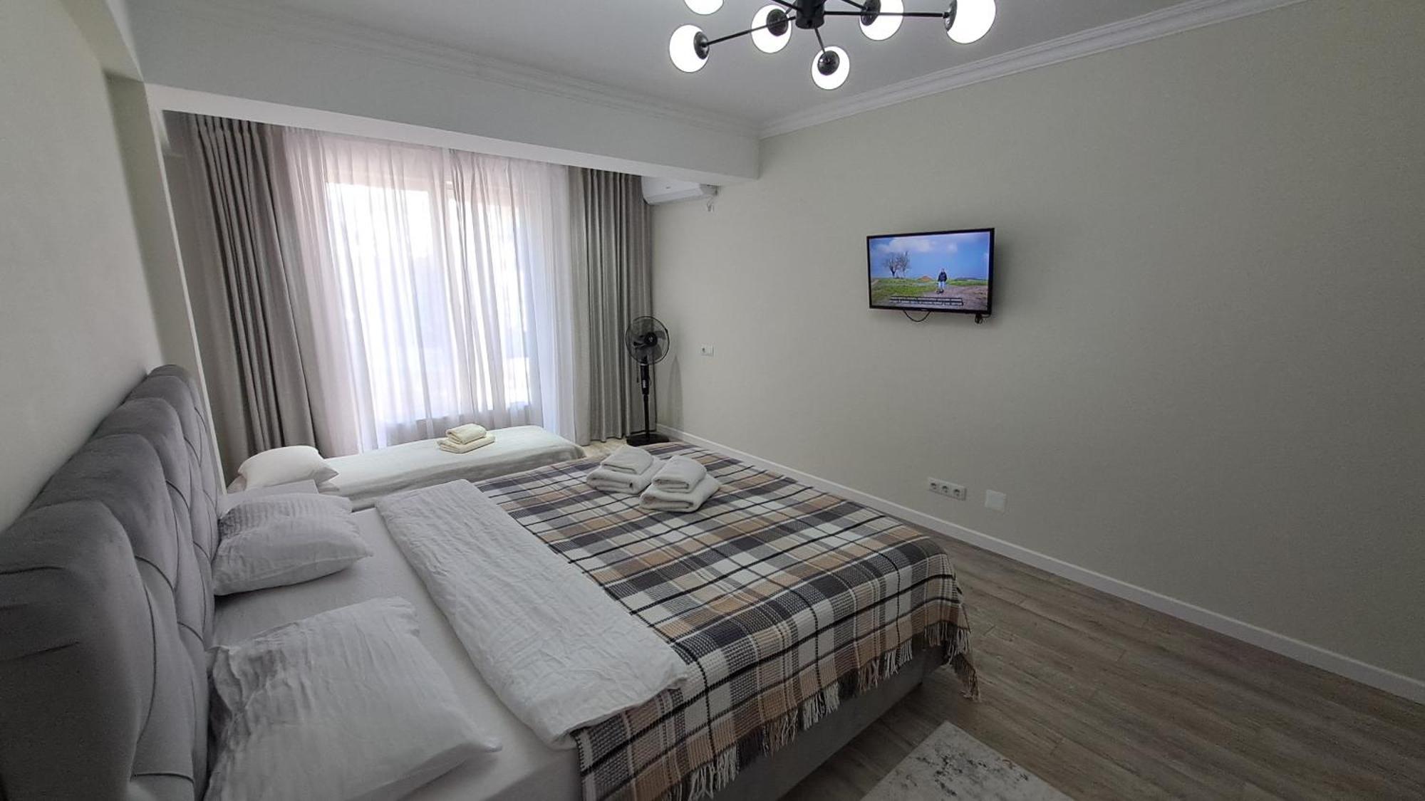 Airport 24&24 Car Parking Apartment Kischinau