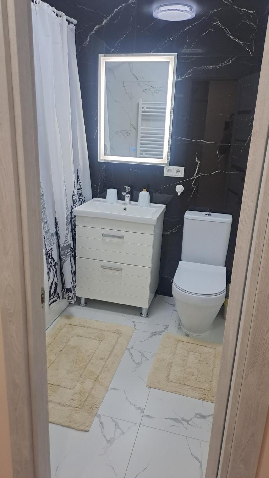 Airport 24&24 Car Parking Apartment