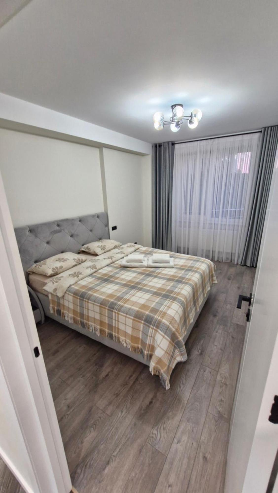 Airport 24&24 Car Parking Apartment