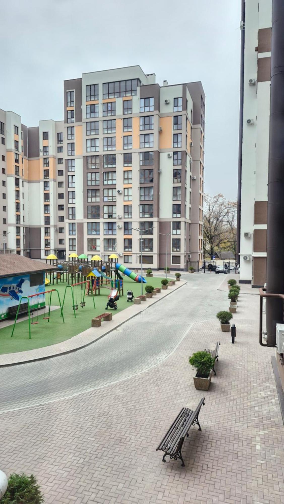 Airport 24&24 Car Parking Apartment