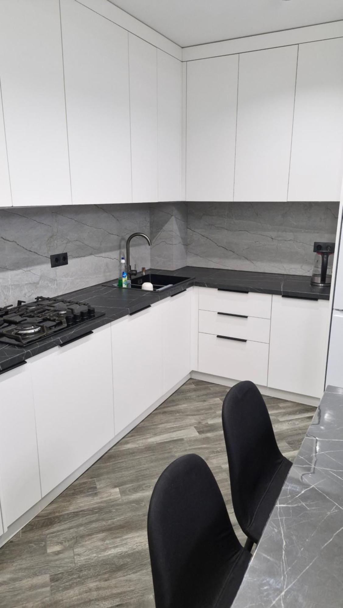 Airport 24&24 Car Parking Apartment *